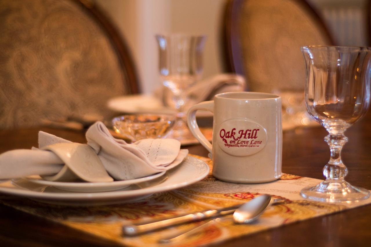 Oak Hill On Love Lane Bed And Breakfast Inn Уэйнсвилл Экстерьер фото