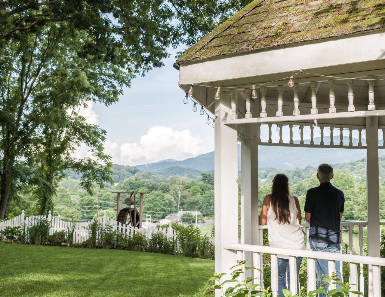 Oak Hill On Love Lane Bed And Breakfast Inn Уэйнсвилл Экстерьер фото